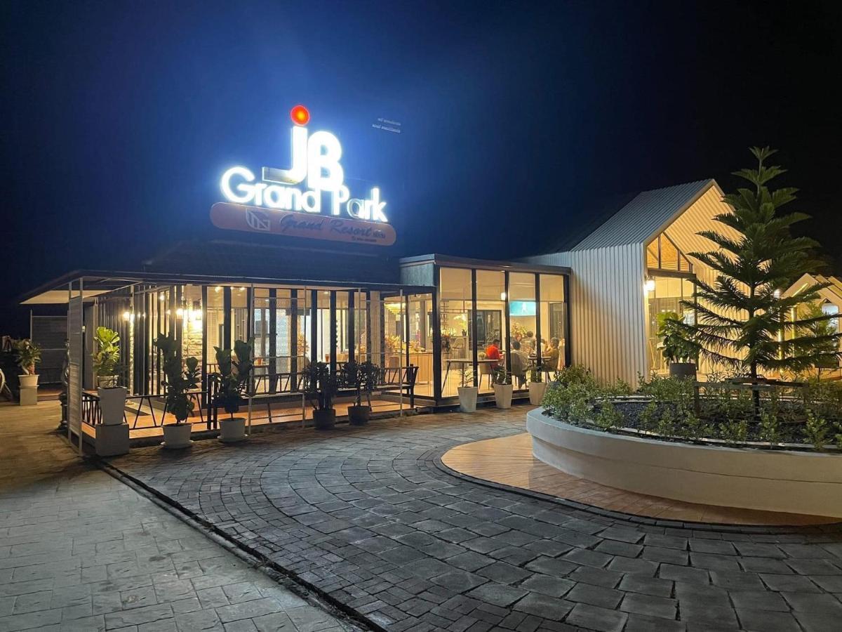 Jb Grand Resort Nakhon Si Thammarat Exterior foto
